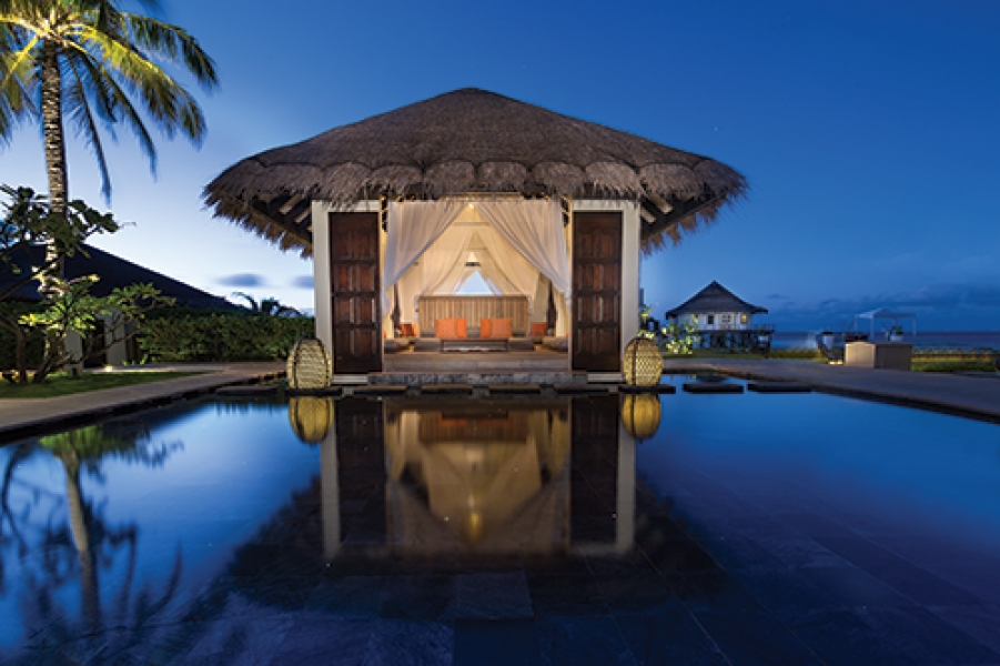 Jumeirah Vittaveli   Main Pool Cabana1