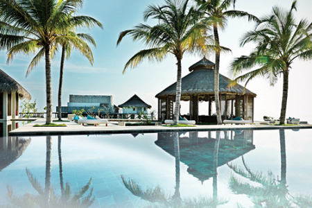 Jumeirah Vittaveli Bar EE Pool View