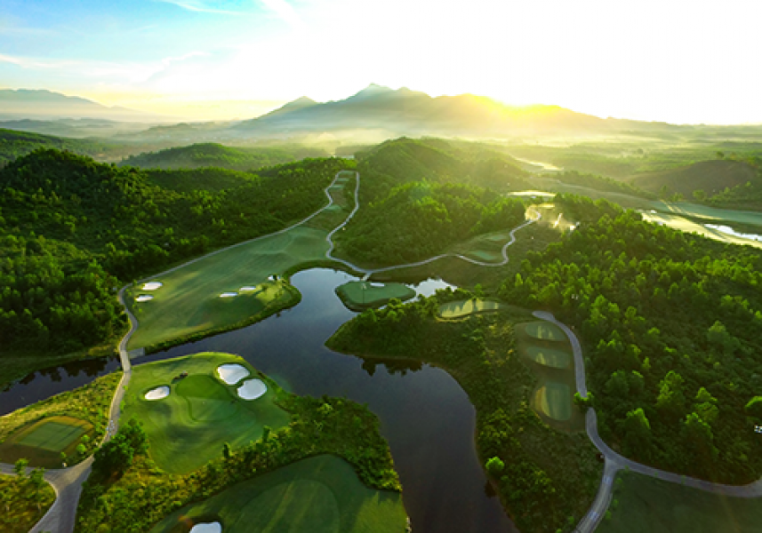 http www2.banahillsgolf.com wp content uploads 2015 11 Ba Na Hill Golf Club Hole 16 Dawn Hi Res