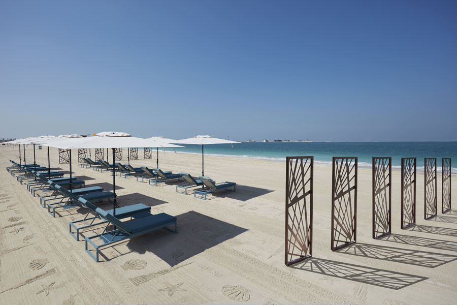 dubai hotel beach screens