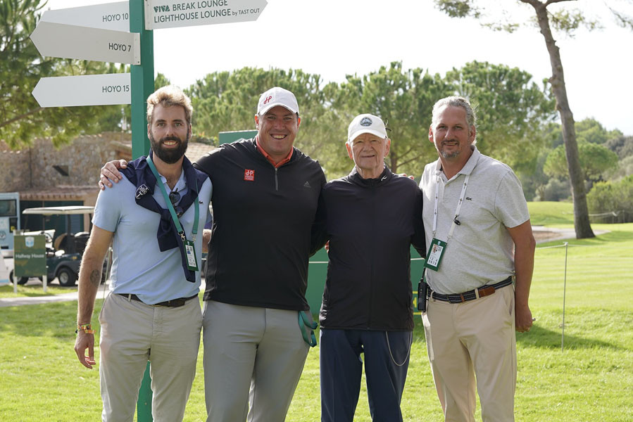 Hans Peter Porsche (2.v.r), Kristoff Both (r.) Head Pro Alcanada Joan Gonzalez (l.) und  Georg Schultes, Pro GC Erding Grünbach (2.v.l.)