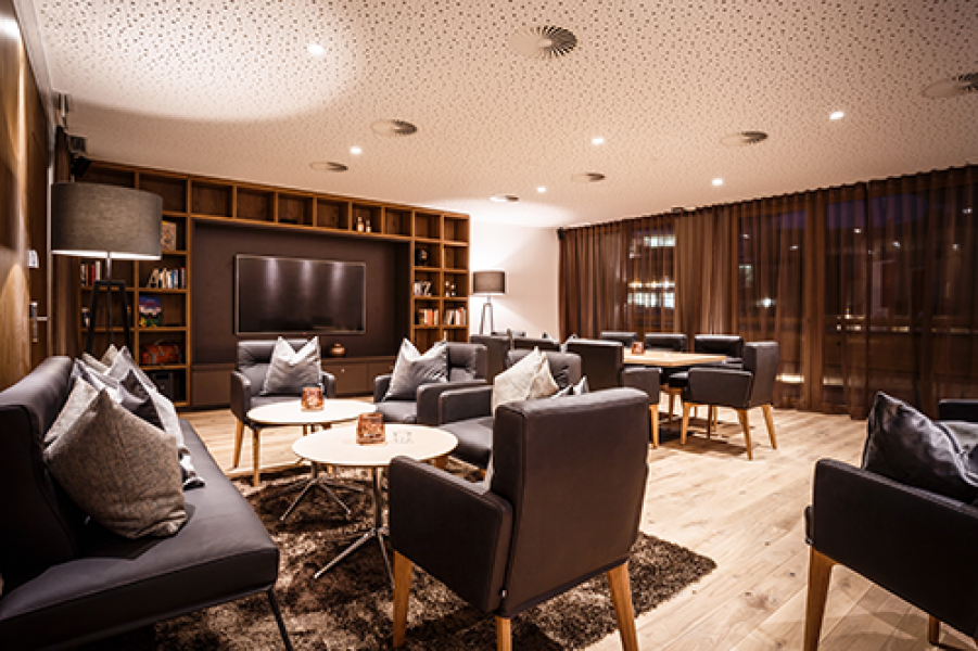 HoheSalve Clubraum2 Lukas Rubisoier