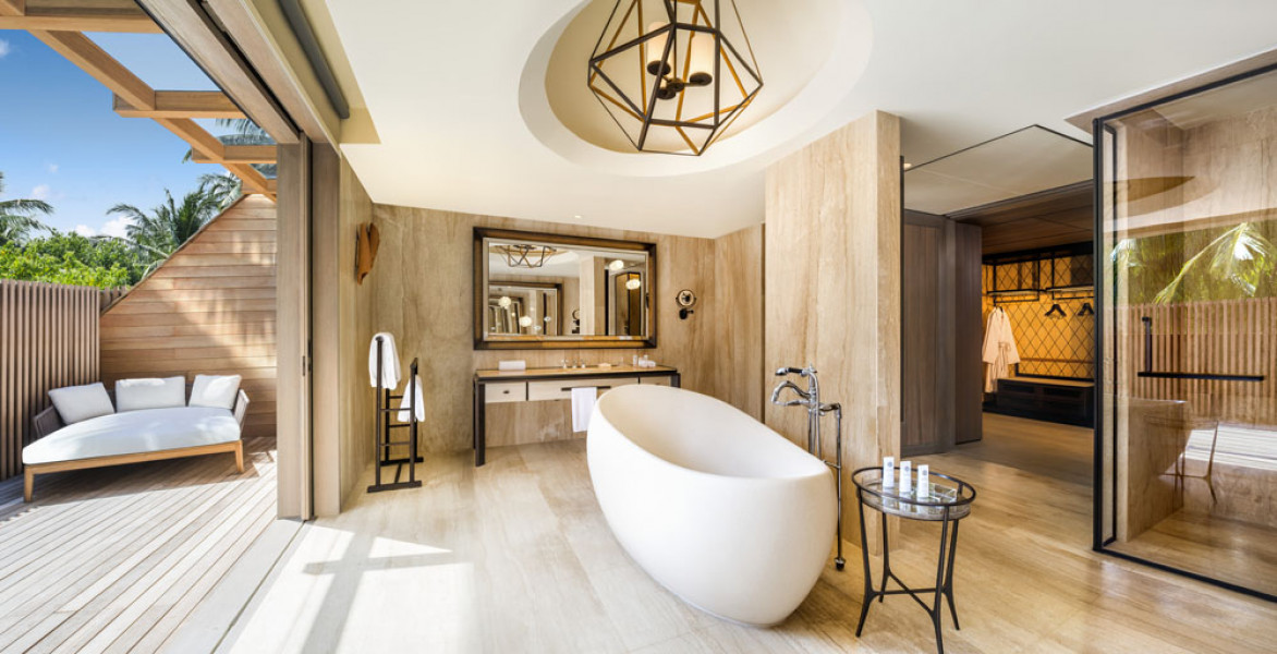 strMLEXRgb 206183 Caroline Astor Estate Master Bathroom 