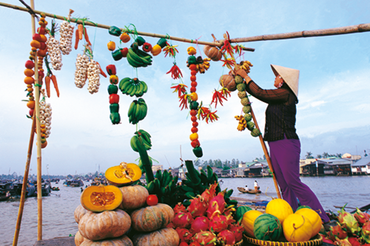 Foto 3 Marktreiben am Fluss