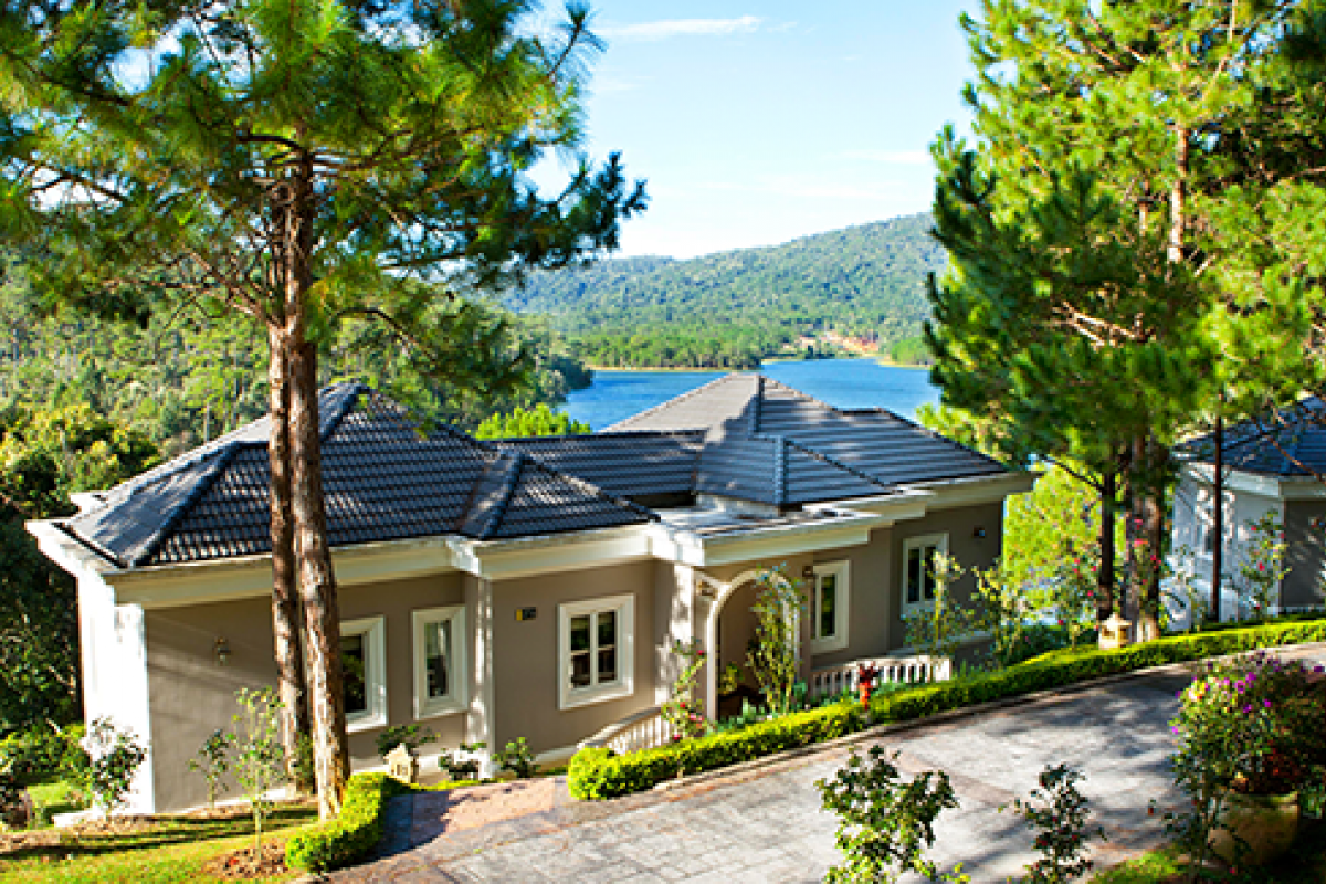 junior suite lake outside 33950448020 o