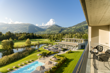 Dolomitengolf Suites Loggia Golfplatzblick
