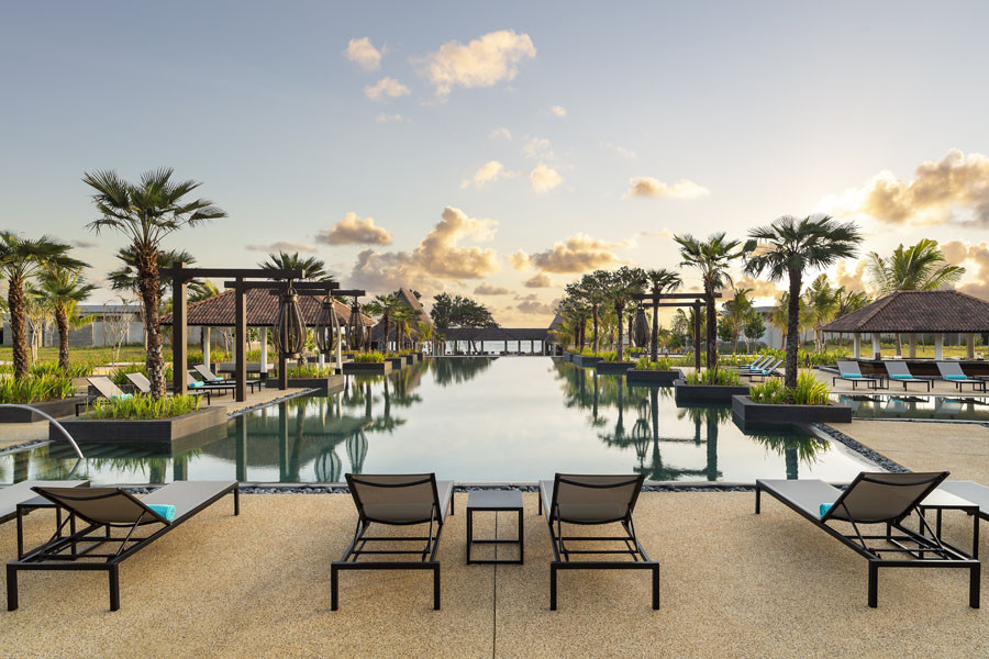 Lagoon Pool © Anantara Hotels, Resorts & Spas (10)