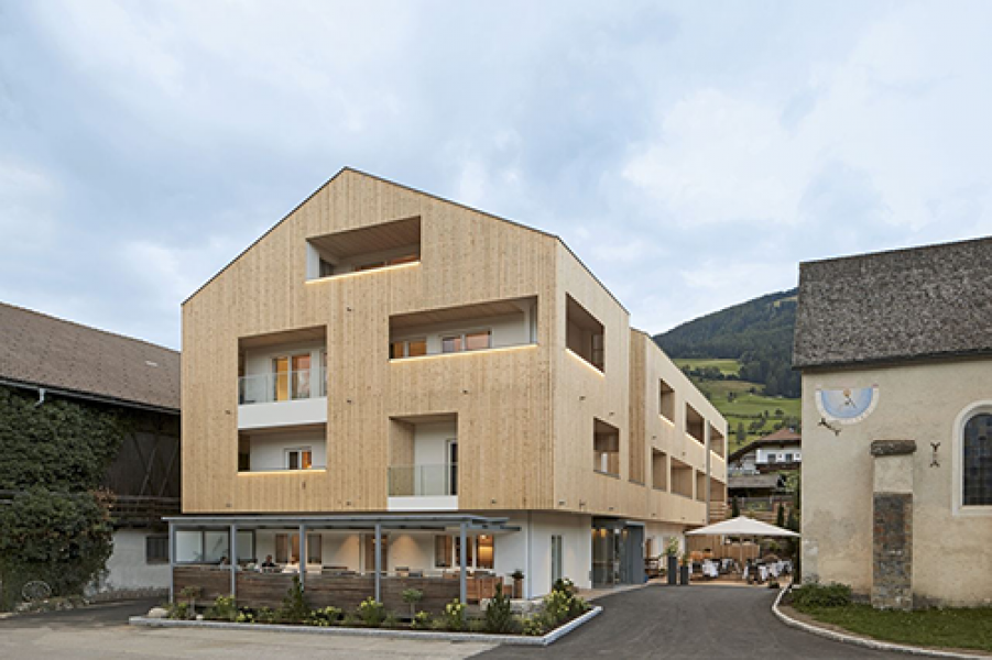 aussenansicht von vorne gourmet und boutiquehotel tanzer