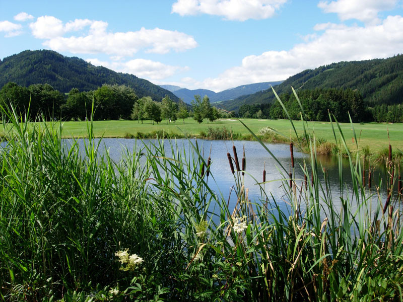 Abschlag 1 mit Wasserhindernis