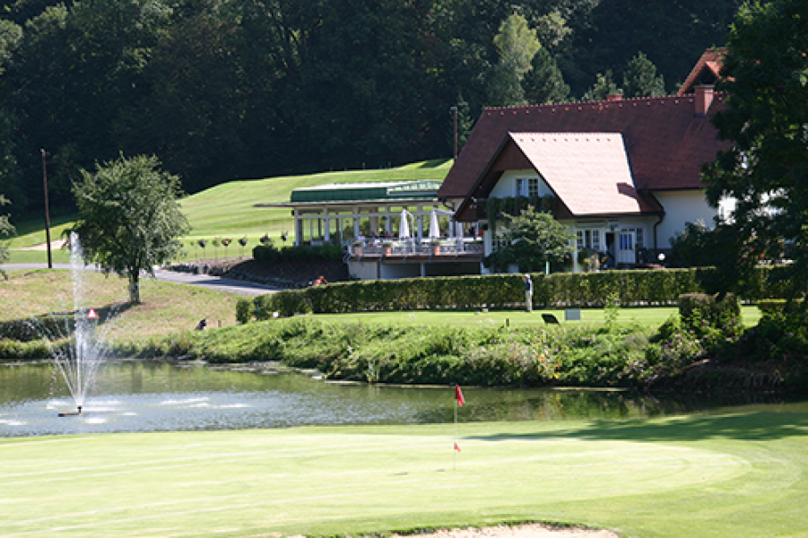 17 clubhaus mit fontaene Kopie