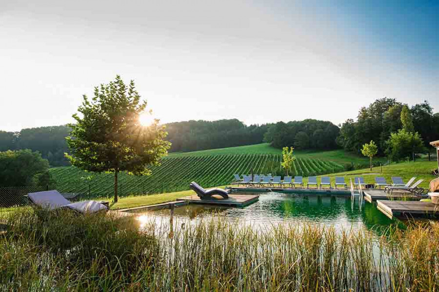 entspanntes baden bei wunderschoenem ausblick c karin bergmann ratscher landhaus