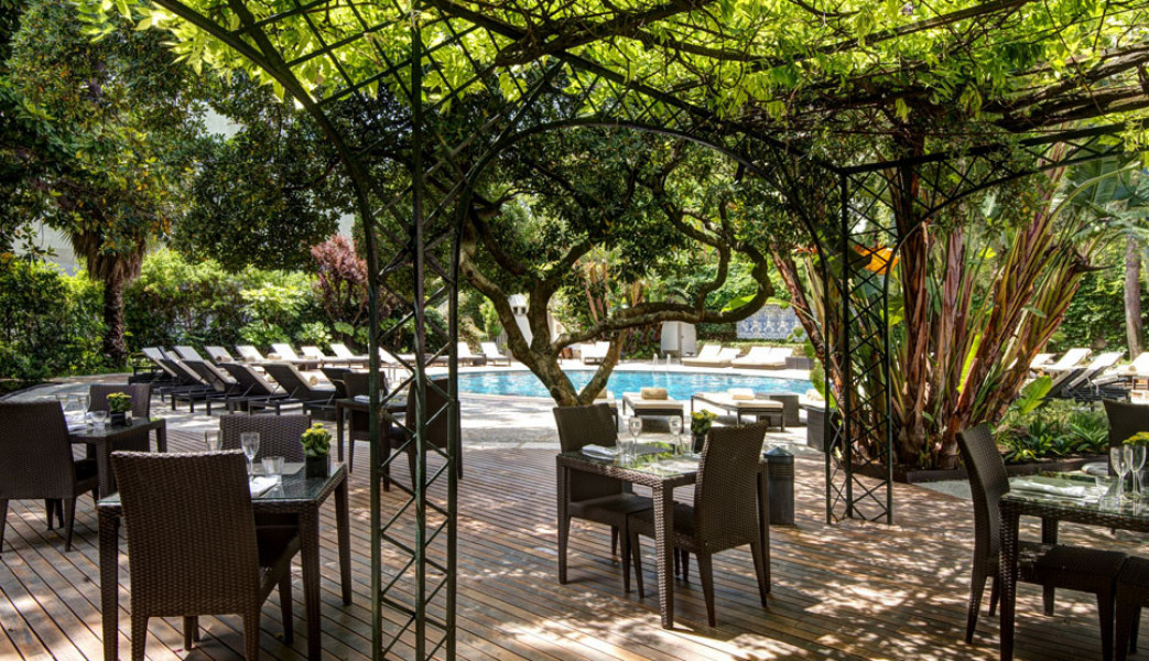 Pool Bar hotel facilities NH tivoli avenida liberdade 076 2000x1150 0 24