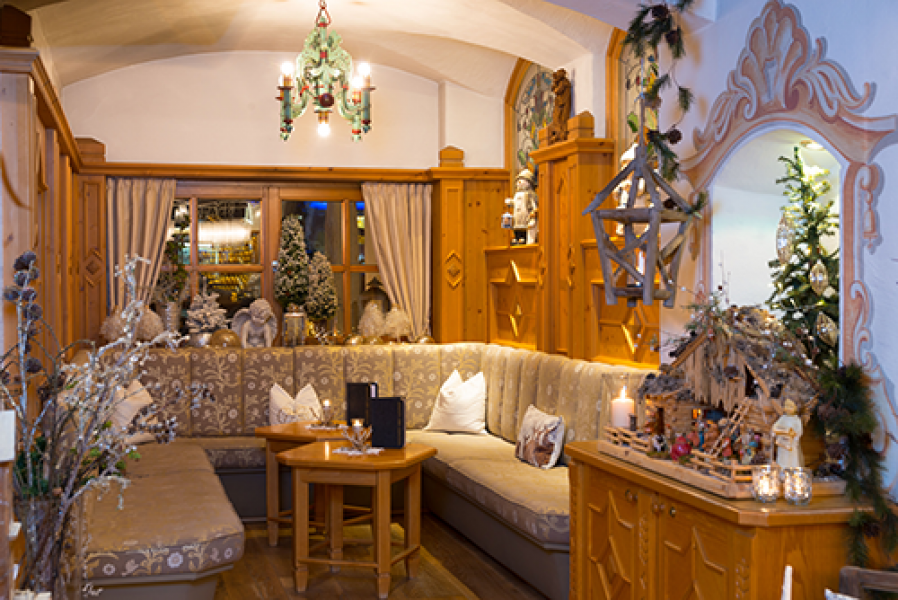 gemuetliche sitzecke verwoehnhotel berghof3