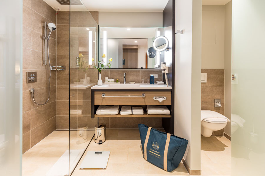 hotel warmbaderhof doppelzimmer komfort badezimmer ansicht (4)